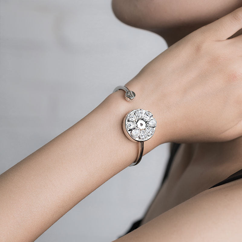 Wir sind mutig & We Bloom Smart Bracelets für die Liebe